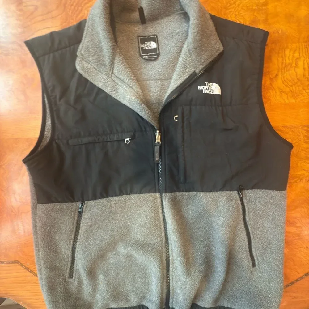 The North Face Men's Two-Tone Black and Gray Vest